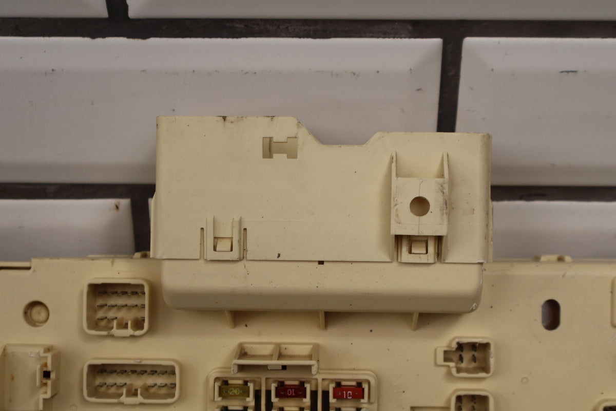 1998 Lexus LX470 J100 4.7L Cabin Fuse Box
