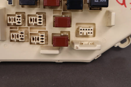 1998 Lexus LX470 J100 4.7L Cabin Fuse Box