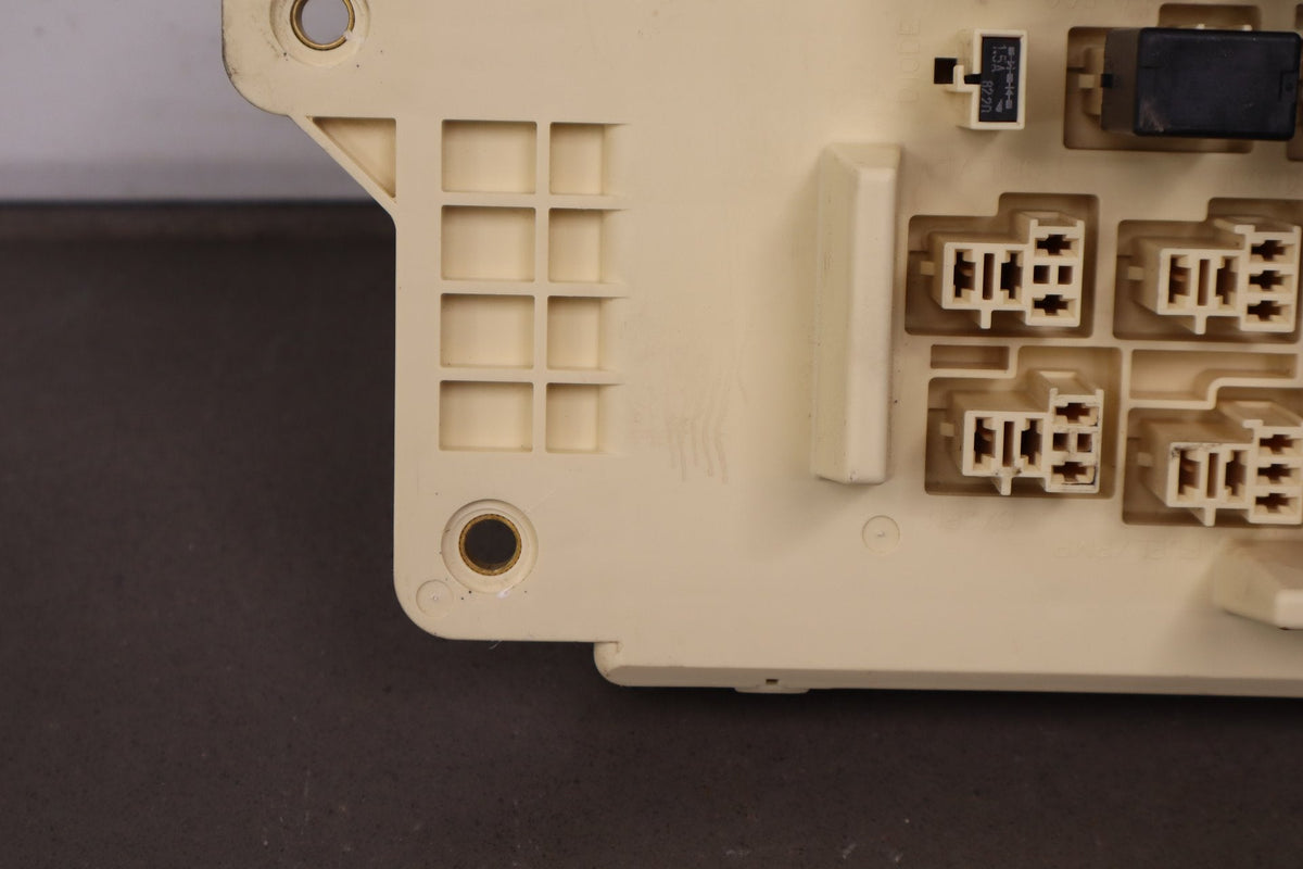 1998 Lexus LX470 J100 4.7L Cabin Fuse Box