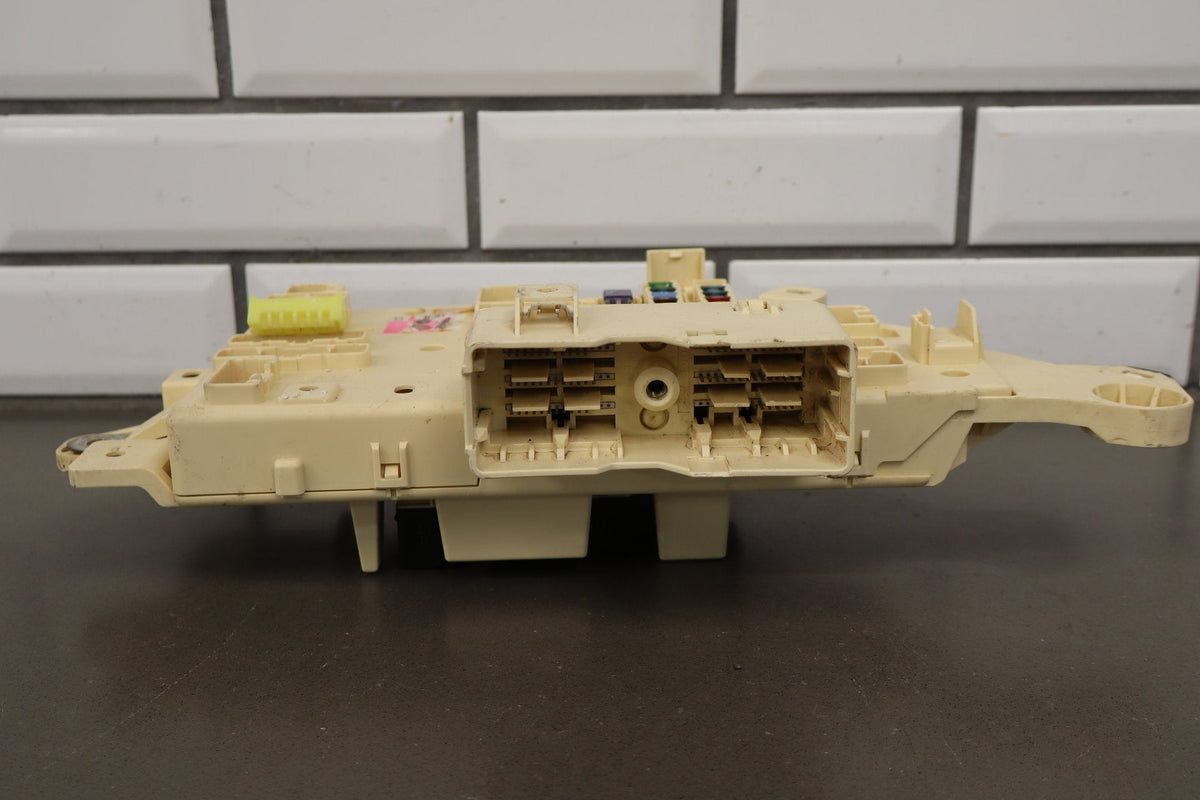 1998 Lexus LX470 J100 4.7L Cabin Fuse Box