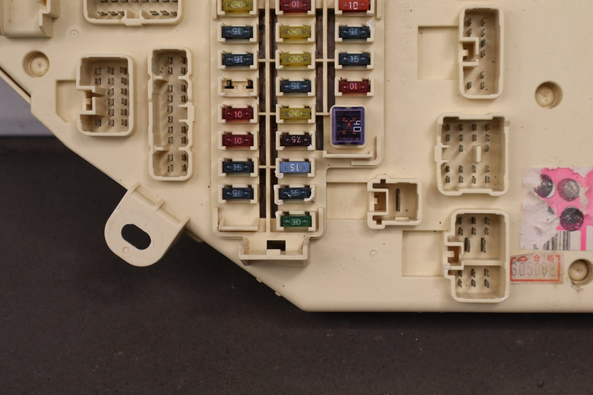 1998 Lexus LX470 J100 4.7L Cabin Fuse Box