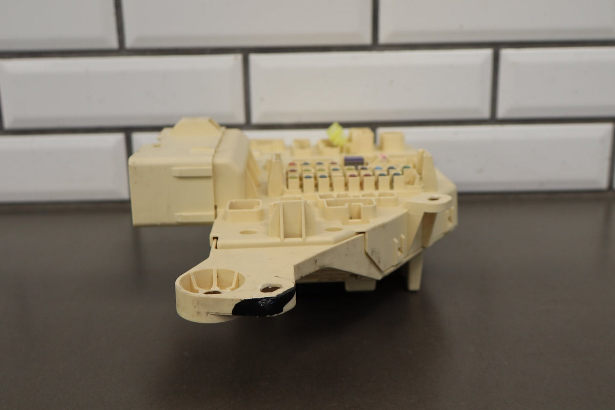 1998 Lexus LX470 J100 4.7L Cabin Fuse Box