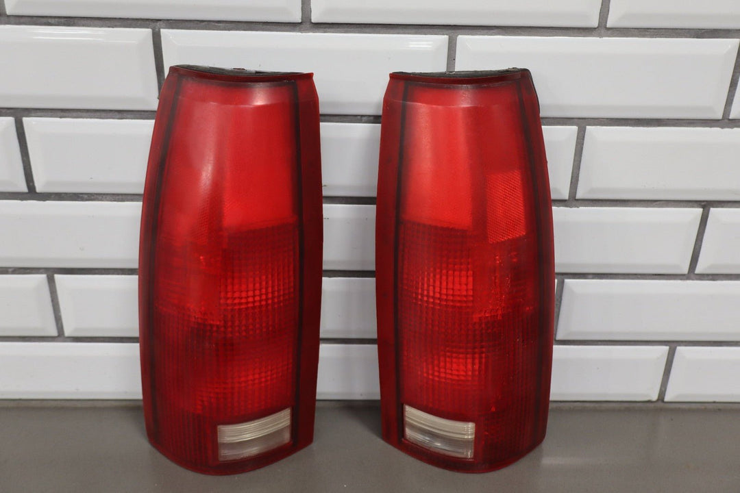 1999 - 2000 Cadillac Escalade 88 - 98 C/K Truck GMT400 Taillight Set OEM