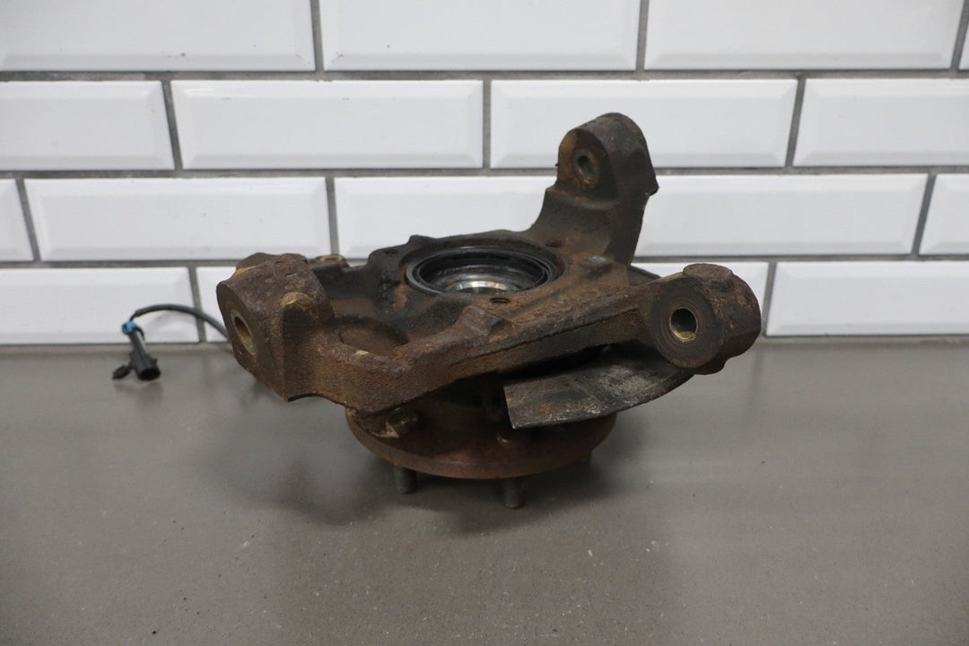 1999 - 2000 Cadillac Escalade Left Front Spindle