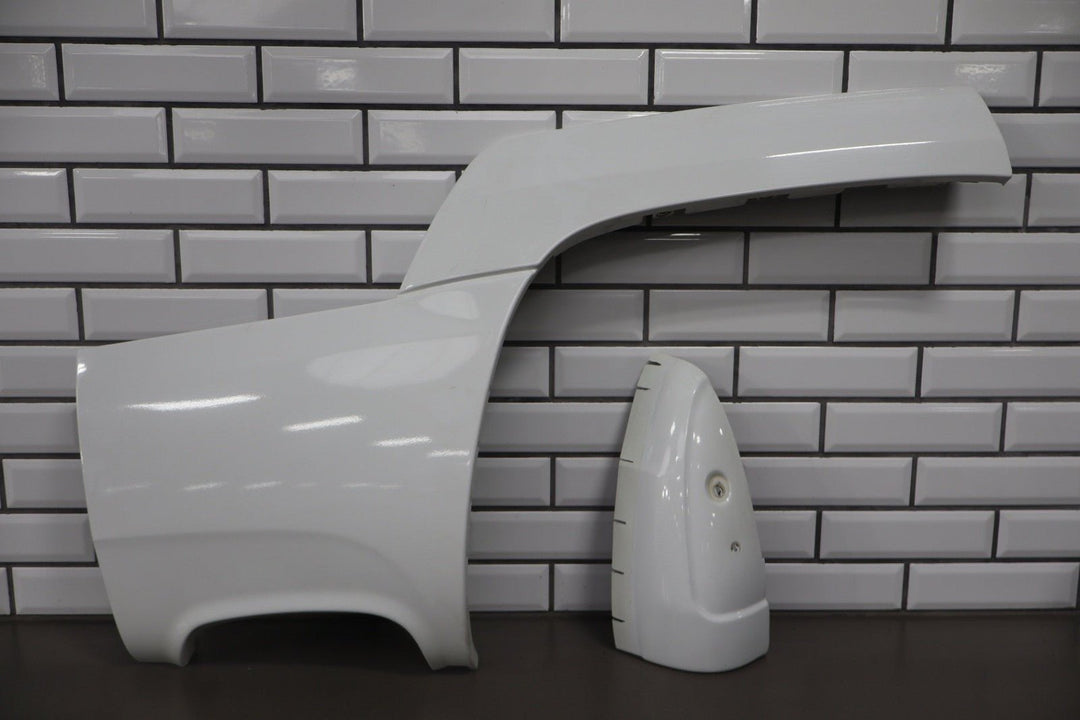 1999 - 2000 Cadillac Escalade Left Rear Quarter Panel Moulding White 50