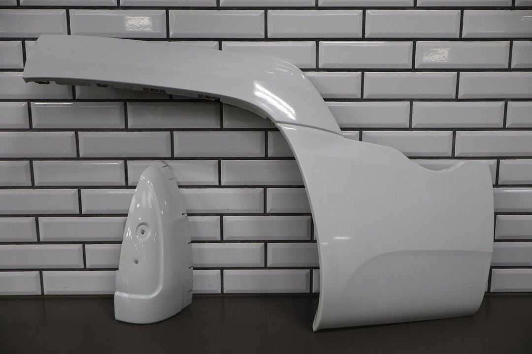 1999 - 2000 Cadillac Escalade Left Rear Quarter Panel Moulding White 50