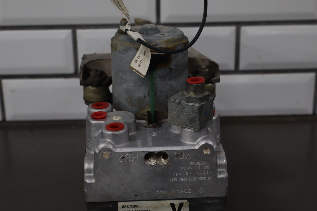 1999 - 2000 Chevy C5 Corvette ABS Anti - Lock Brake Pump W/ Module (Opt JL4)