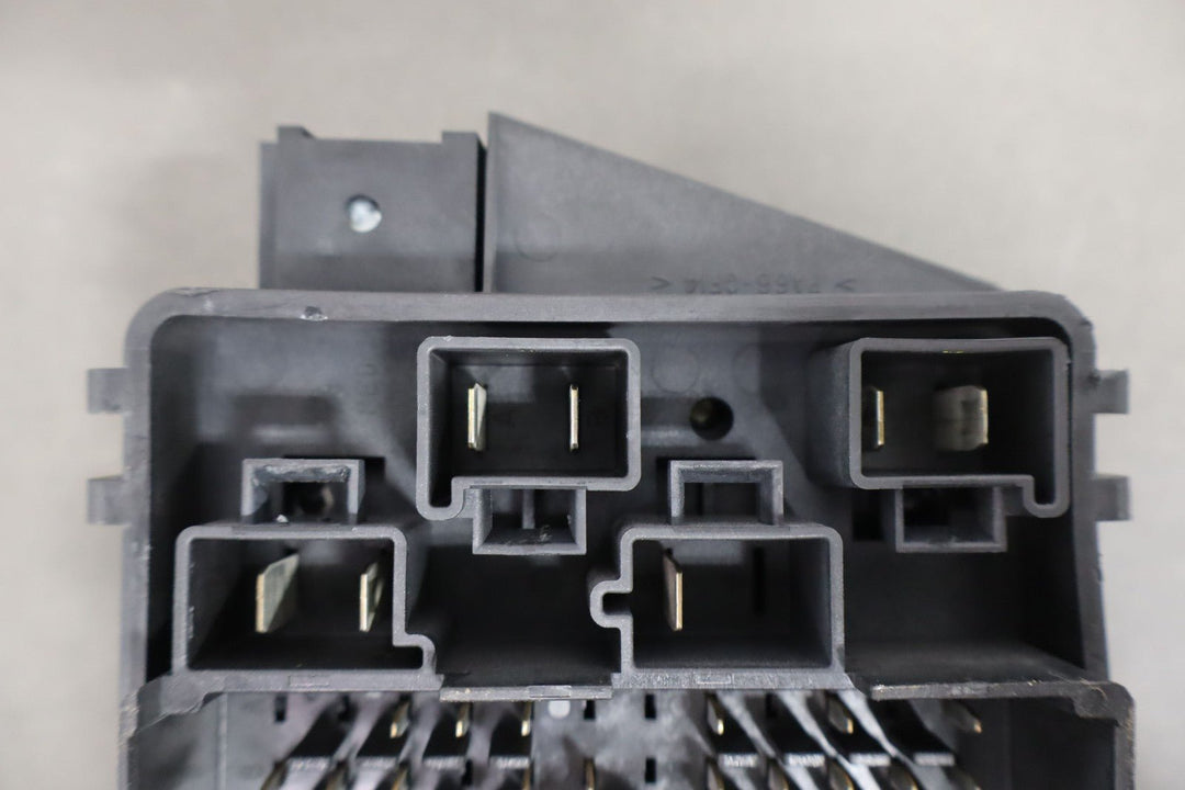 1999 - 2000 Chevy C5 Corvette OEM Cabin Fuse Relay Junction Box (12193792)