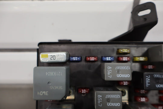 1999 - 2000 Chevy C5 Corvette OEM Cabin Fuse Relay Junction Box (12193792)