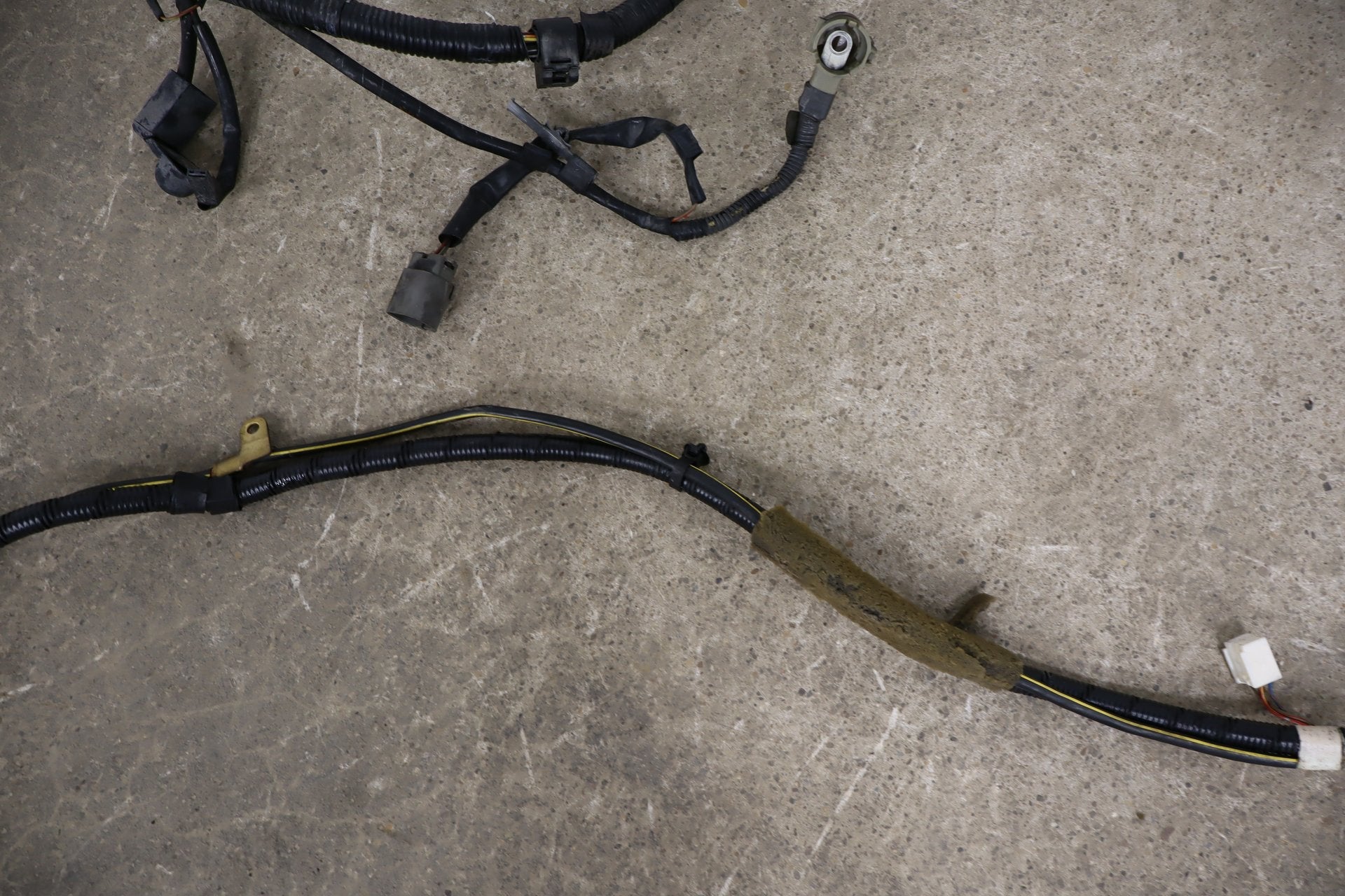 1999-2000 Mazda MX-5 Miata NB1 - Engine Fuse Box (Manual Transmission)