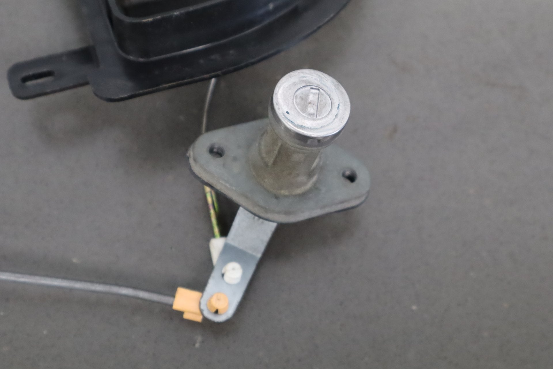 1999-2000 Mazda MX-5 Miata NB1 Ignition With Key, Lock Set