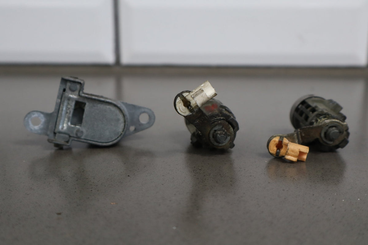 1999-2000 Mazda MX-5 Miata NB1 Ignition With Key, Lock Set