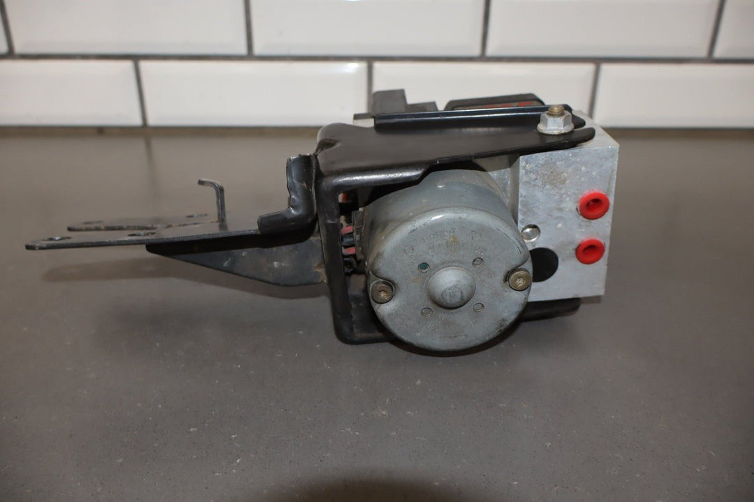 1999 - 2002 Camaro Firebird 5.7L LS1 ABS Brake Unit Anti Lock W/ Traction Control