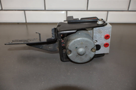 1999 - 2002 Camaro Firebird 5.7L LS1 ABS Brake Unit Anti Lock W/ Traction Control