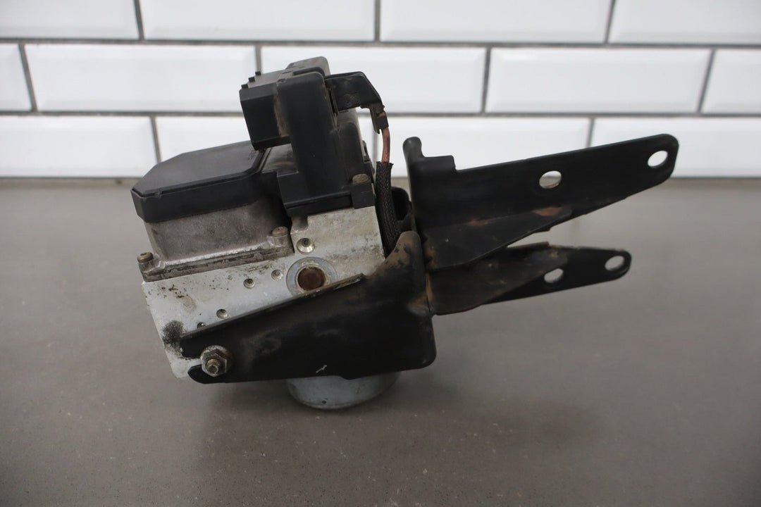1999 - 2002 Camaro Firebird 5.7L LS1 ABS Brake Unit Anti Lock W/ Traction Control