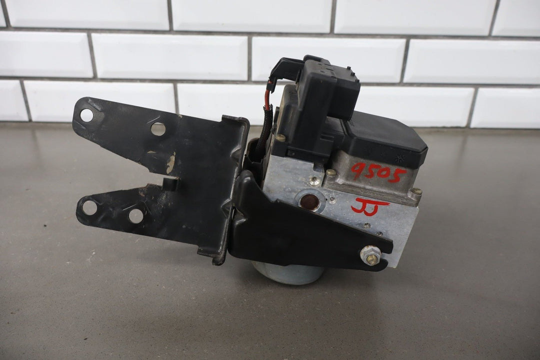 1999 - 2002 Camaro Firebird 5.7L LS1 ABS Brake Unit Anti Lock W/ Traction Control