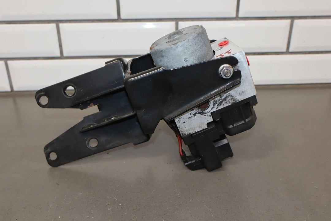 1999 - 2002 Chevrolet Camaro ABS Brake Pump & Module W/Bracket 10424856 OEM