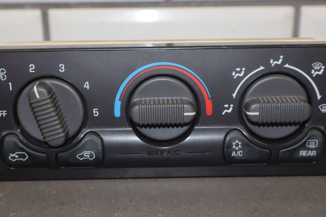 1999 - 2002 Chevrolet Silverado 2500 Climate Control 15054698 OEM