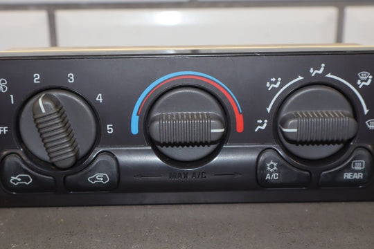 1999 - 2002 Chevrolet Silverado 2500 Climate Control 15054698 OEM