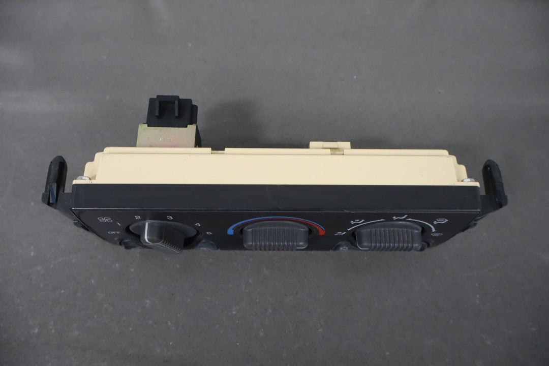 1999 - 2002 Chevrolet Silverado 2500 Climate Control 15054698 OEM