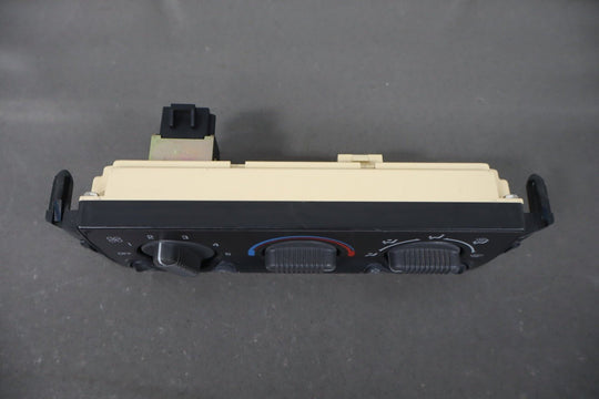1999 - 2002 Chevrolet Silverado 2500 Climate Control 15054698 OEM
