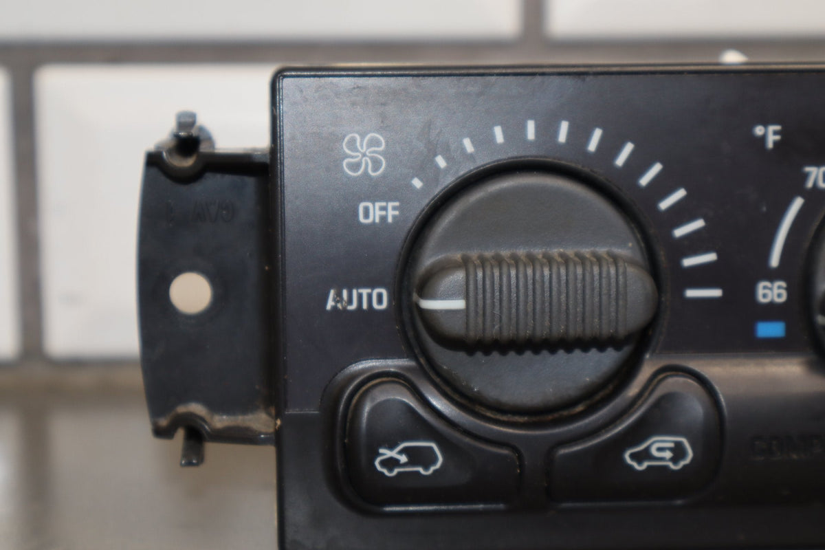1999-2002 Chevrolet Silverado 3500 Climate Control 19244874 OEM