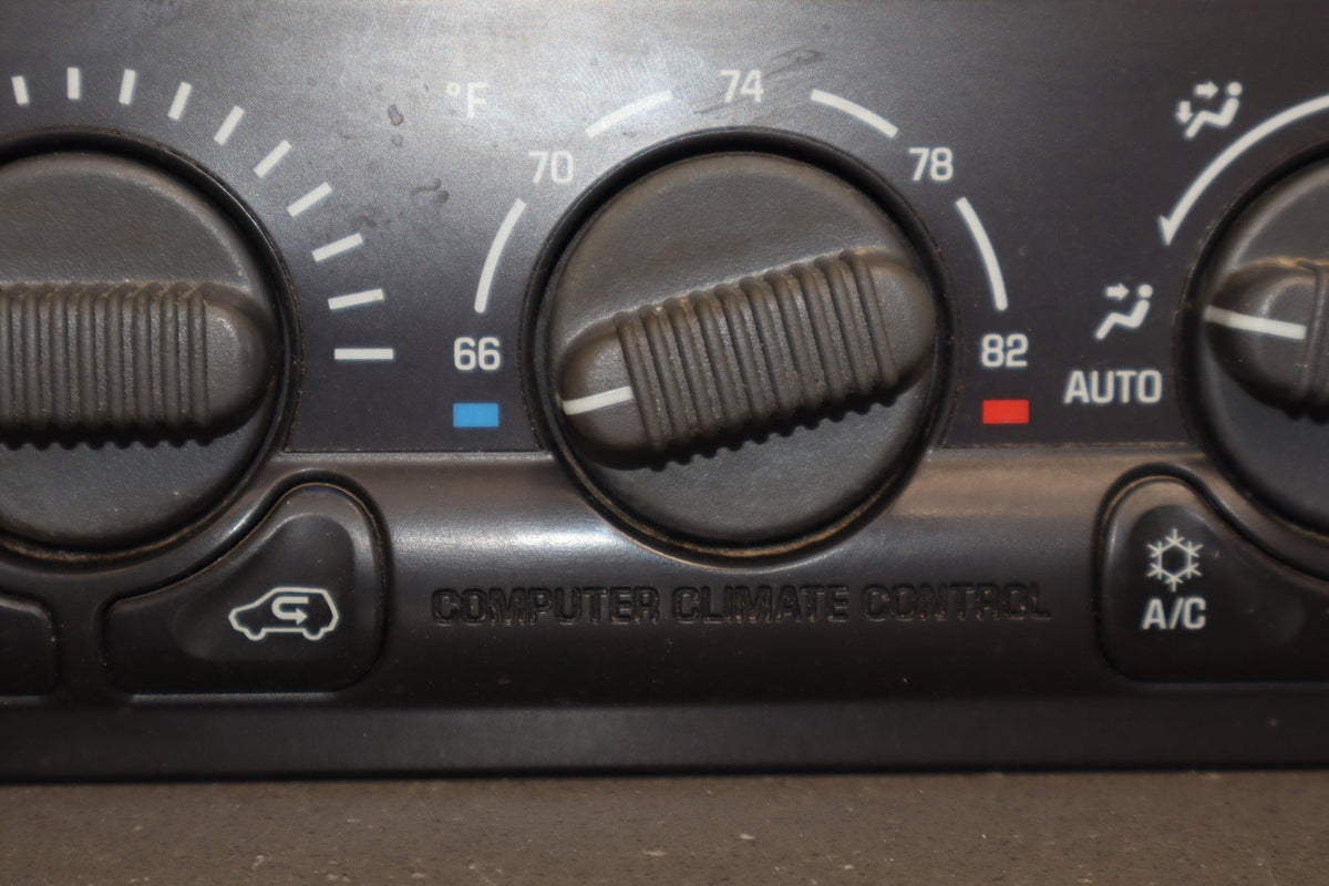 1999-2002 Chevrolet Silverado 3500 Climate Control 19244874 OEM