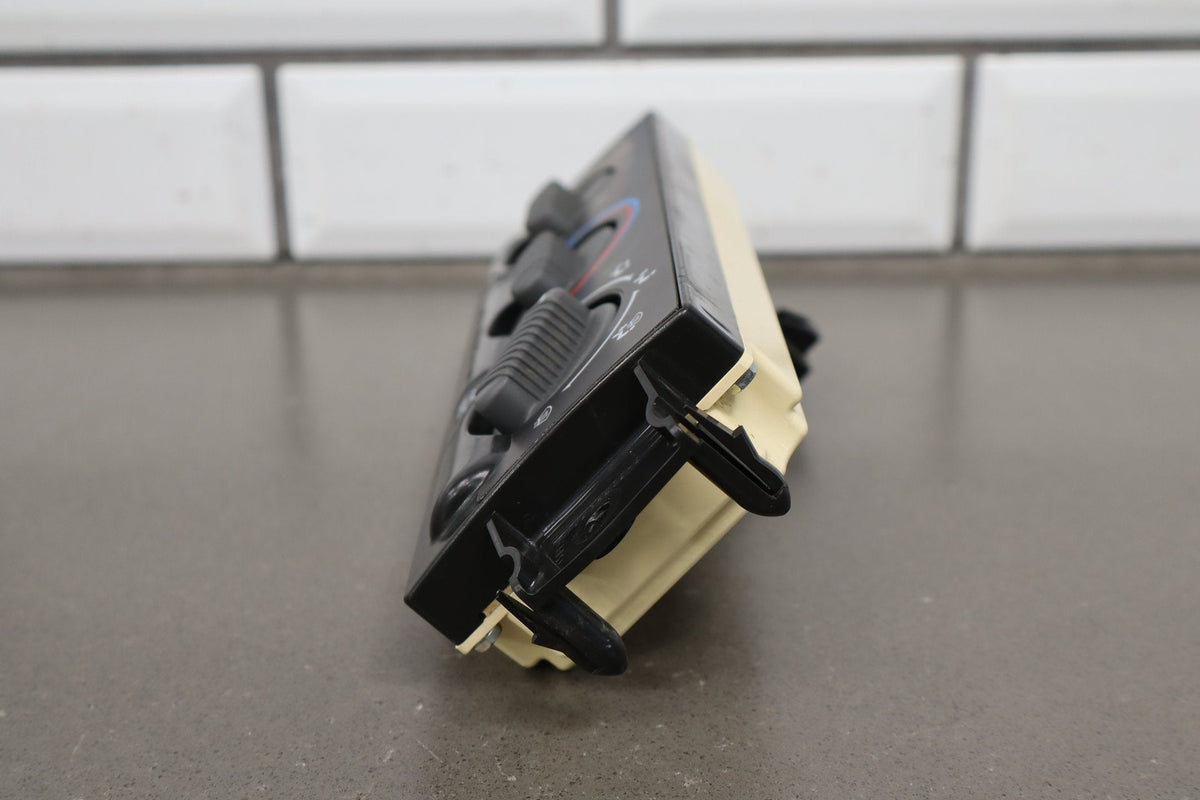 1999-2002 Chevrolet Silverado Climate Control 15054697 OEM