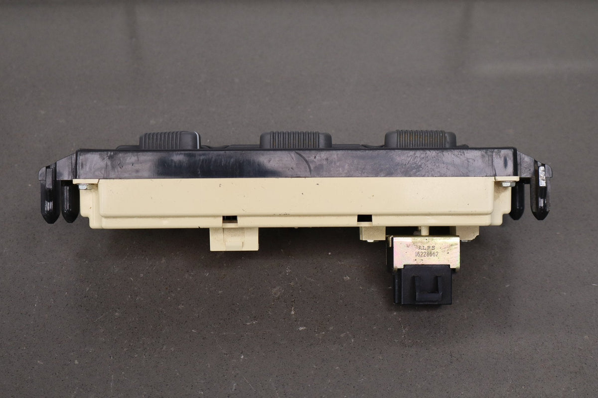 1999-2002 Chevrolet Silverado Climate Control 15054697 OEM