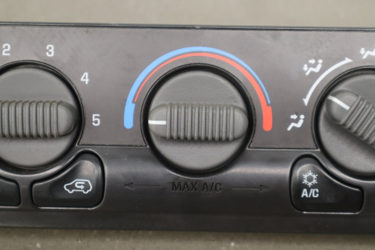 1999-2002 Chevrolet Silverado Climate Control 15054697 OEM