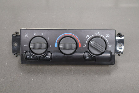 1999-2002 Chevrolet Silverado Climate Control 15054697 OEM