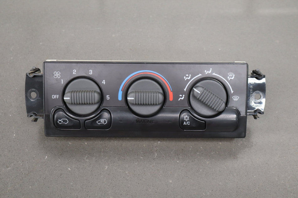 1999-2002 Chevrolet Silverado Climate Control 15054697 OEM