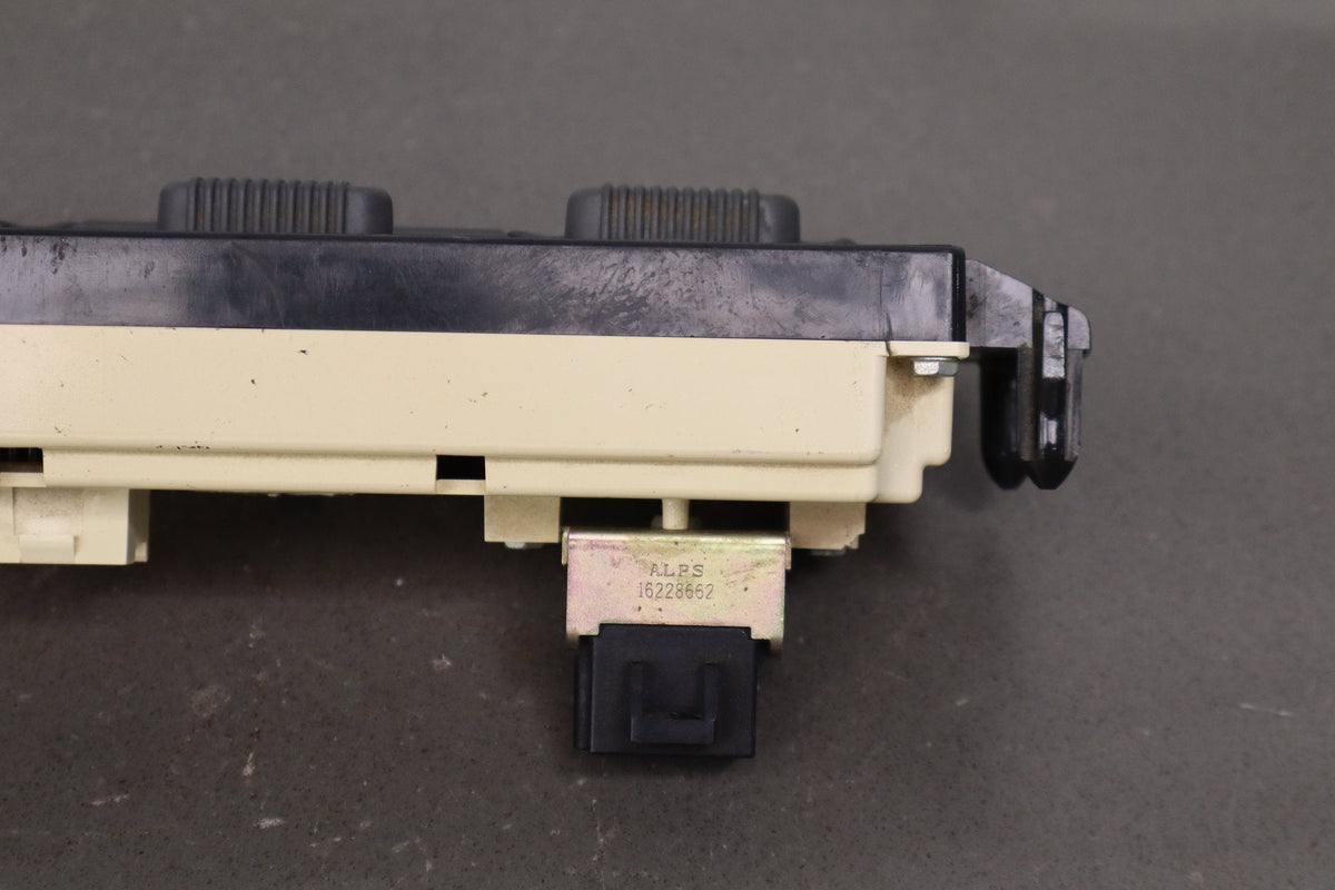 1999-2002 Chevrolet Silverado Climate Control 15054697 OEM
