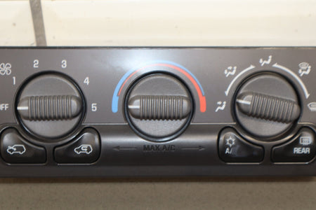 1999-2002 Chevrolet Silverado Climate Control 19244874 OEM