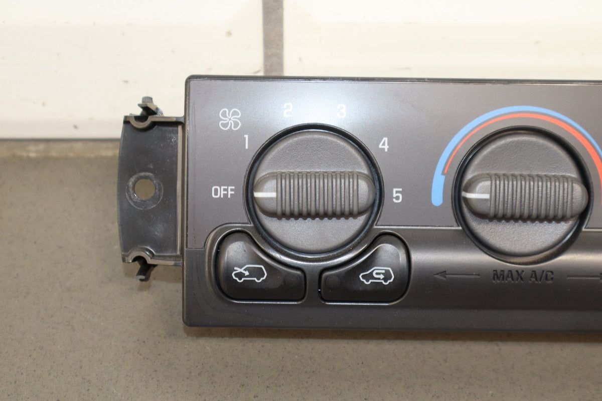 1999-2002 Chevrolet Silverado Climate Control 19244874 OEM
