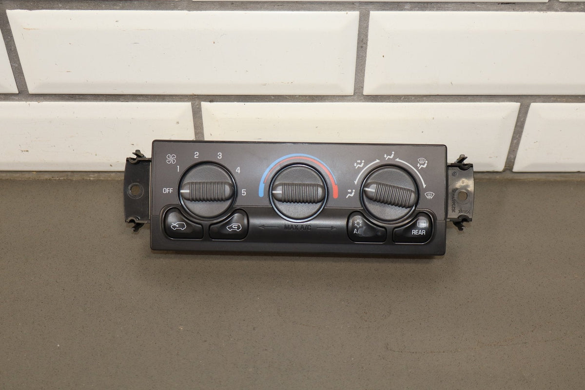 1999-2002 Chevrolet Silverado Climate Control 19244874 OEM