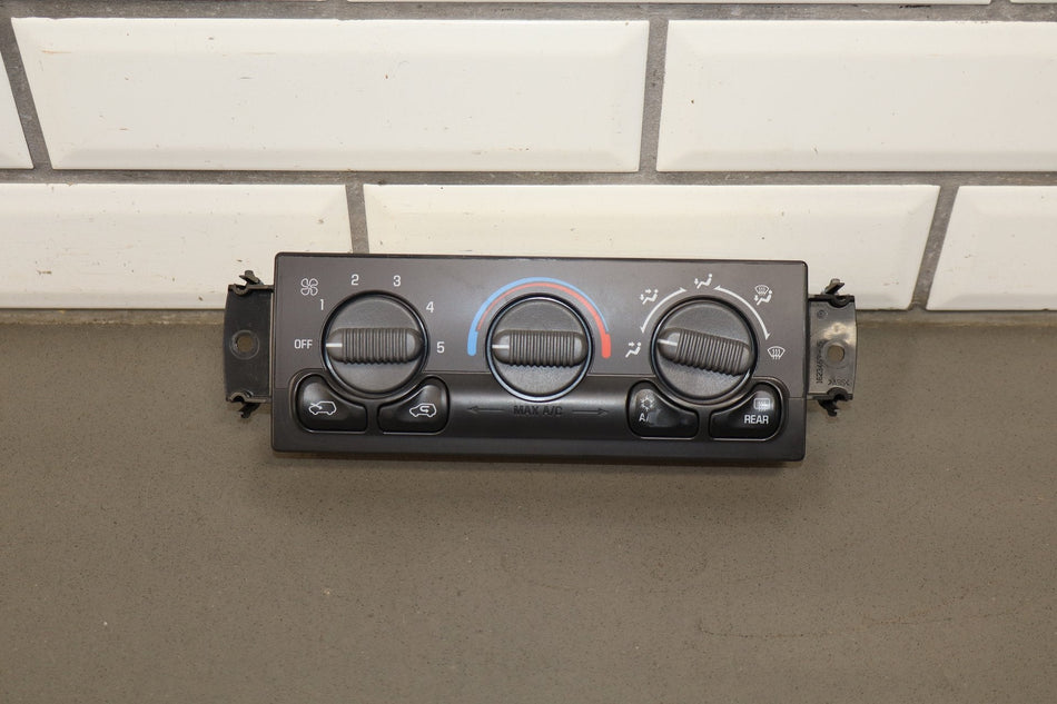 1999-2002 Chevrolet Silverado Climate Control 19244874 OEM