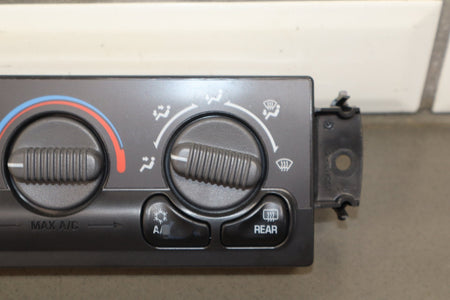 1999-2002 Chevrolet Silverado Climate Control 19244874 OEM