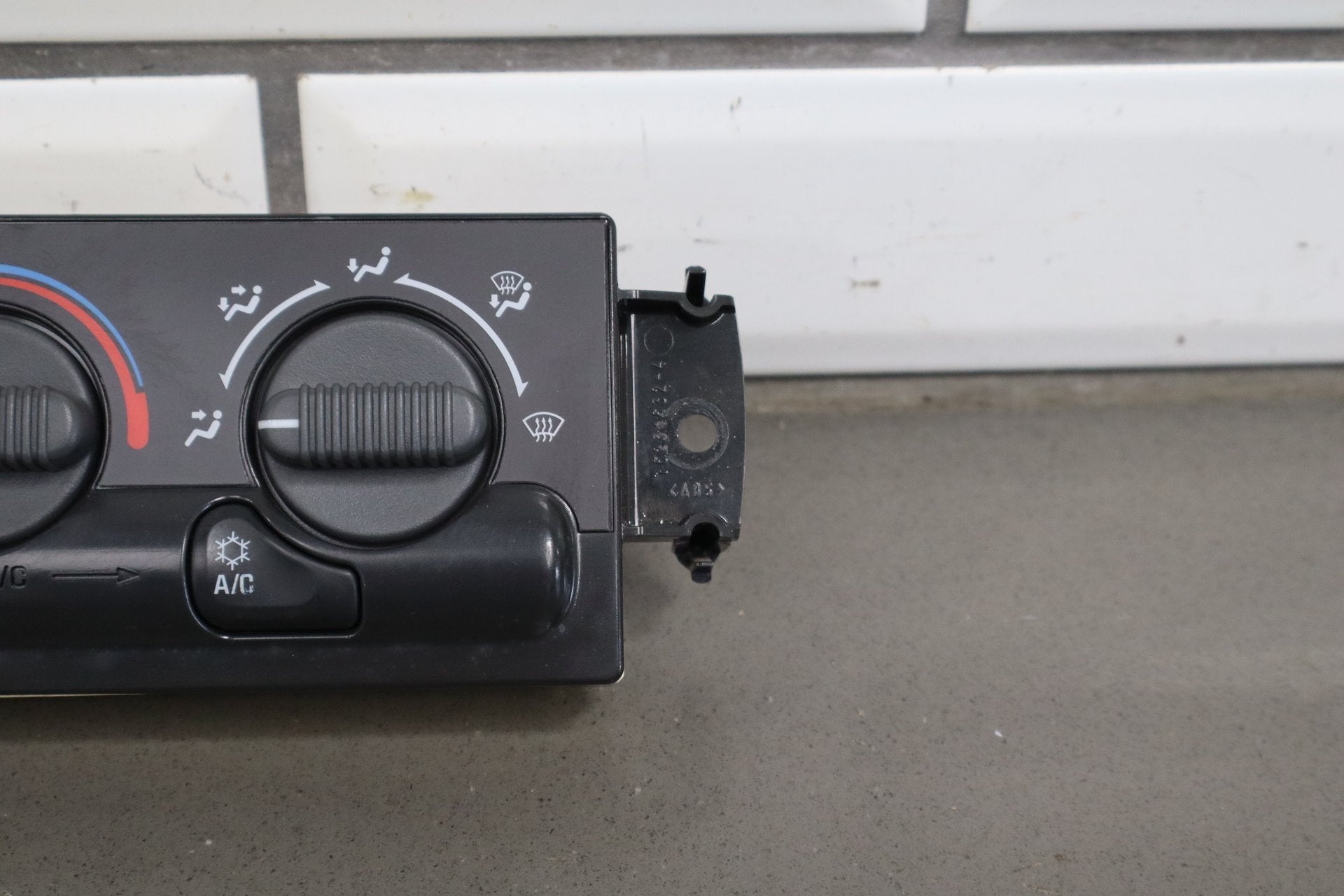 1999-2002 Chevrolet Silverado GMC Sierra GMT800 Climate Control No Defrost