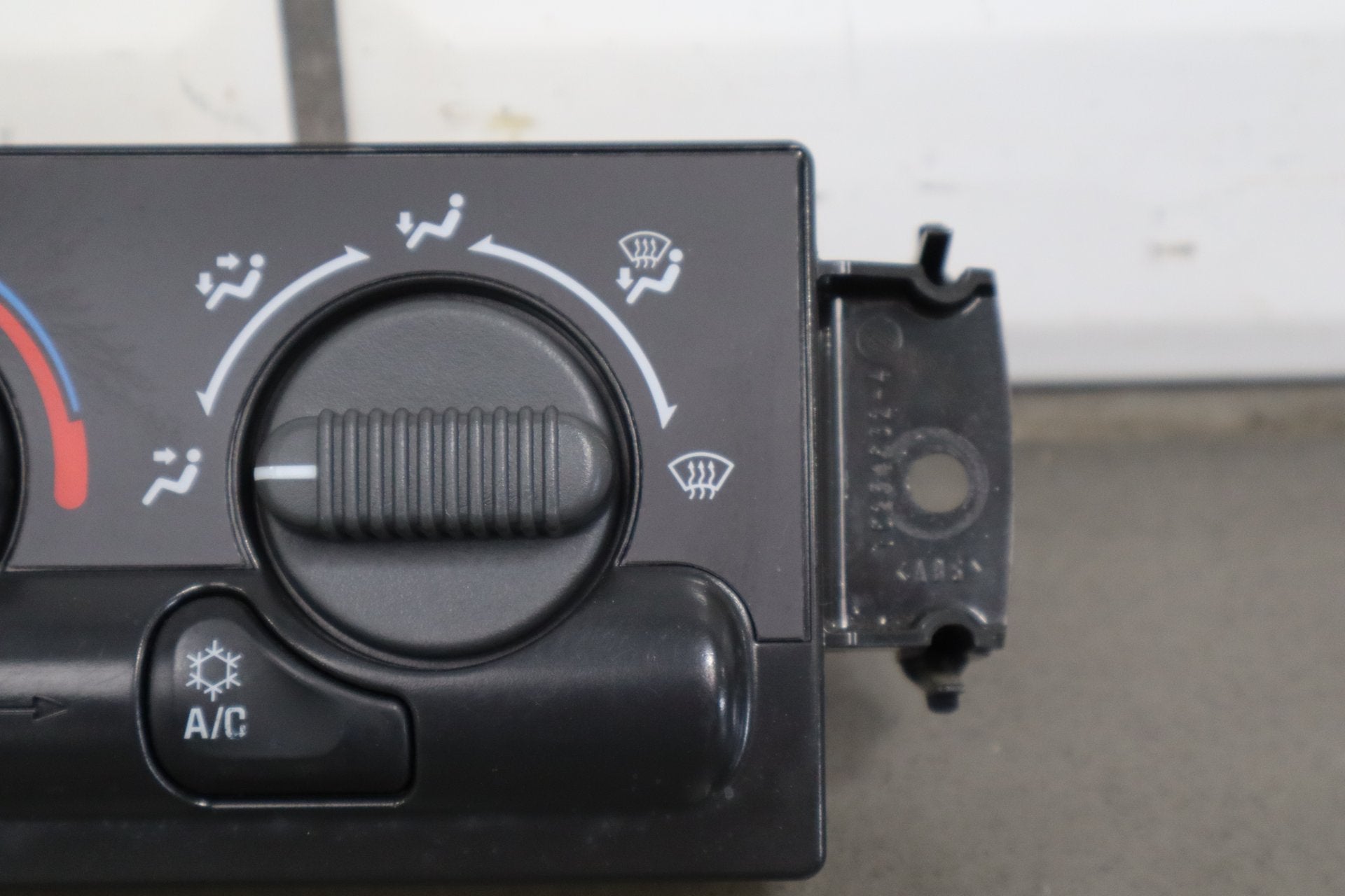 1999-2002 Chevrolet Silverado GMC Sierra GMT800 Climate Control No Defrost