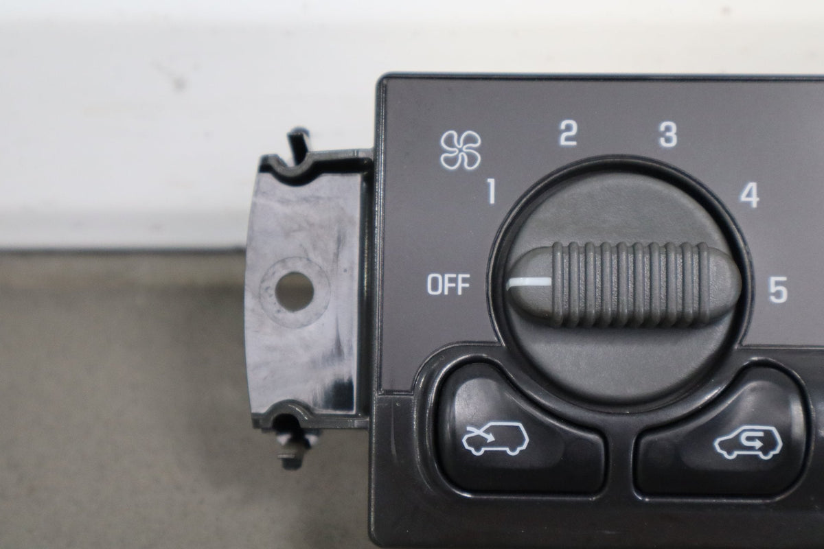 1999-2002 Chevrolet Silverado GMC Sierra GMT800 Climate Control No Defrost