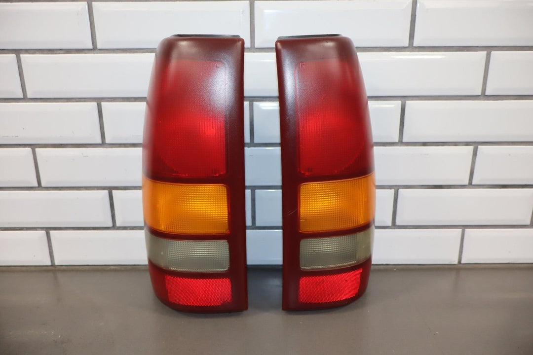 1999 - 2002 Chevrolet Silverado GMT800 Taillight Set Left/Right OEM