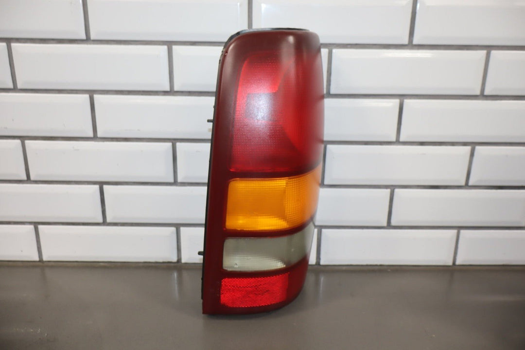 1999 - 2002 Chevrolet Silverado GMT800 Taillight Set Left/Right OEM
