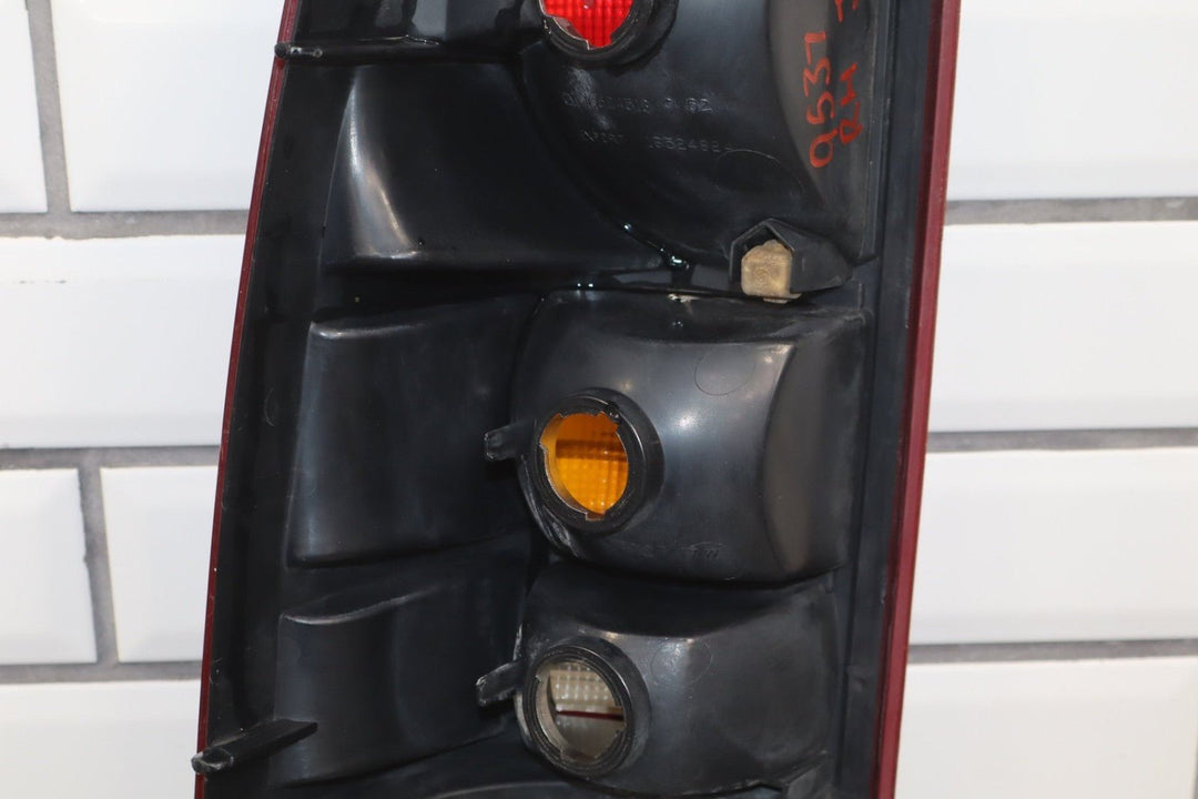 1999 - 2002 Chevrolet Silverado GMT800 Taillight Set Left/Right OEM