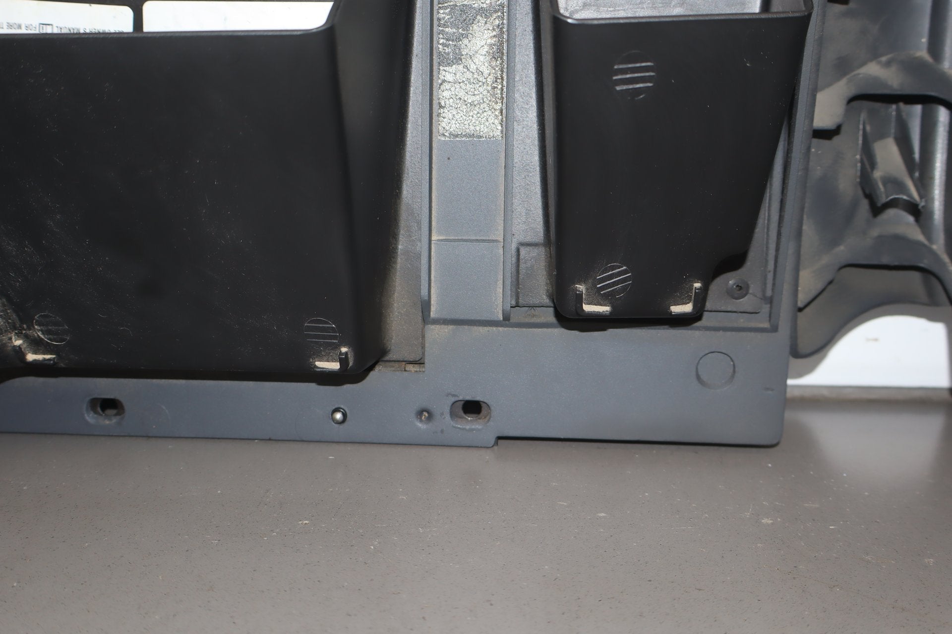 1999-2002 Chevrolet Silverado/GMC Sierra GMT800 Glove Box Graphite (Jump Seat)