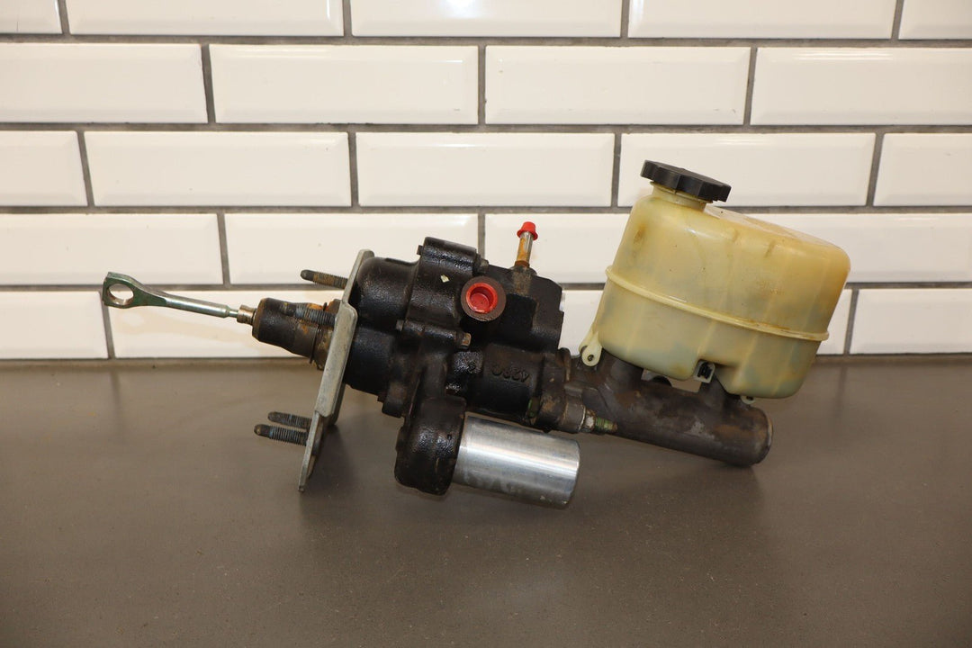 1999 - 2002 Chevy GMC 2500HD Hydroboost Brake Booster with Master Cylinder