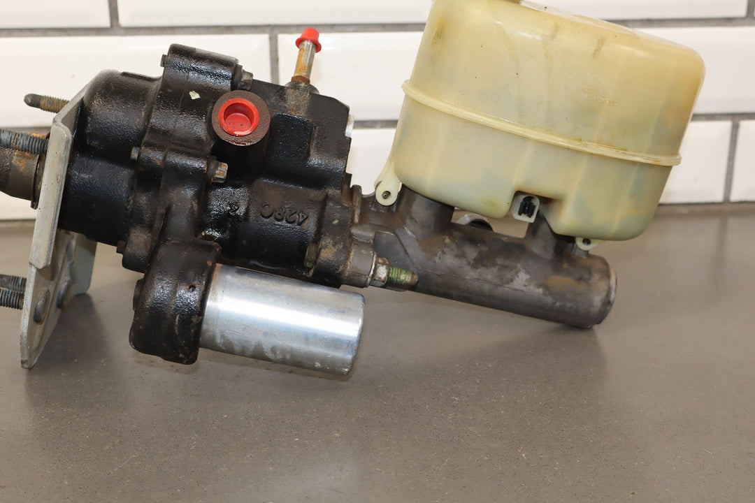 1999 - 2002 Chevy GMC 2500HD Hydroboost Brake Booster with Master Cylinder