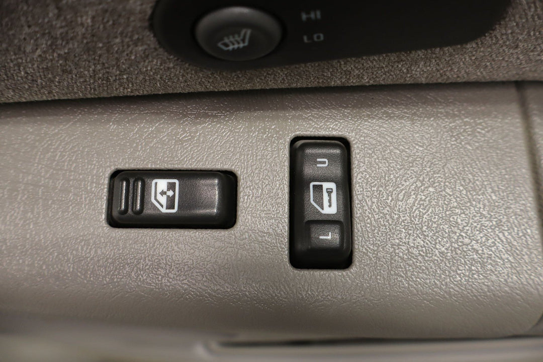 1999 - 2002 Chevy Silverado GMC Sierra Right Front Door Panel GMT800