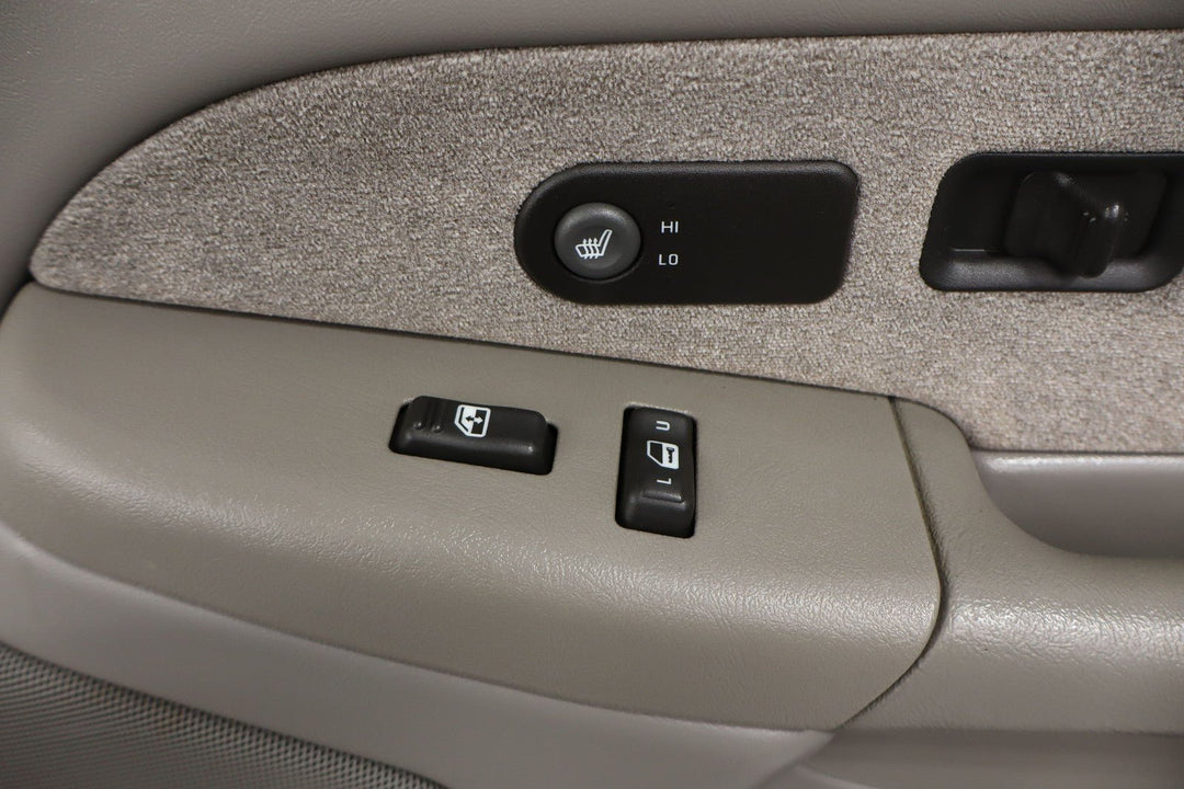 1999 - 2002 Chevy Silverado GMC Sierra Right Front Door Panel GMT800
