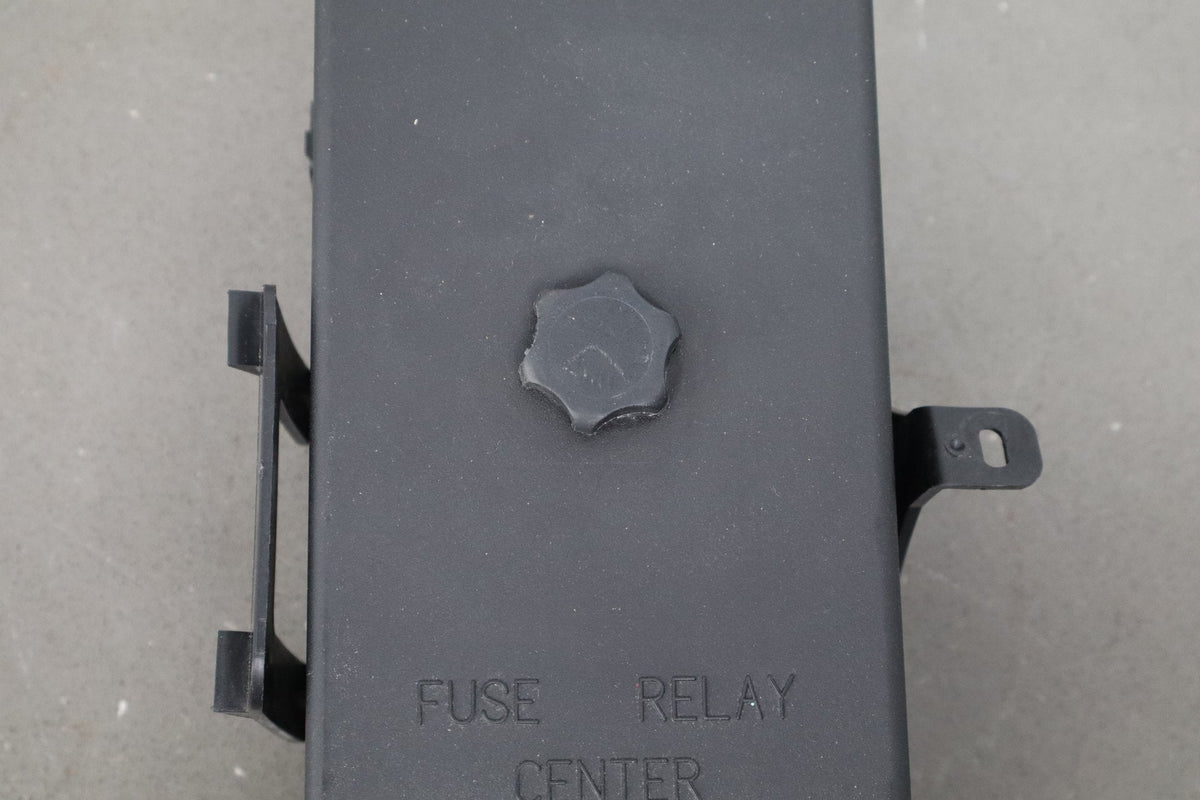 1999-2004 Chevrolet Corvette C5 Interior Fuse Box 12193792